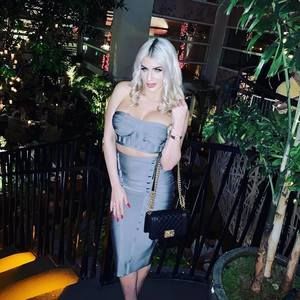 Meet your Posher, Lesli